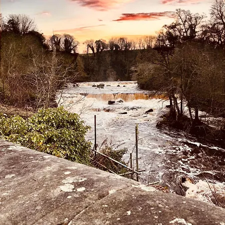 River Dance Cottage, بيت للعطل