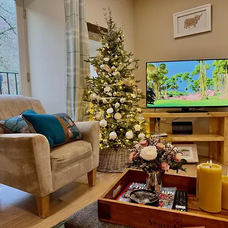 بيت للعطل River Dance Cottage, إيسجارث