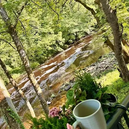 بيت للعطل River Dance Cottage, إيسجارث